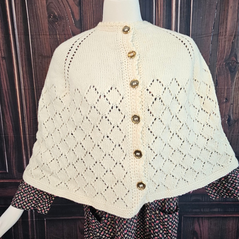 Vintage 1970s Hand Knit Cream Capelet Diamond Pointelle Gold Button Shawl Poncho